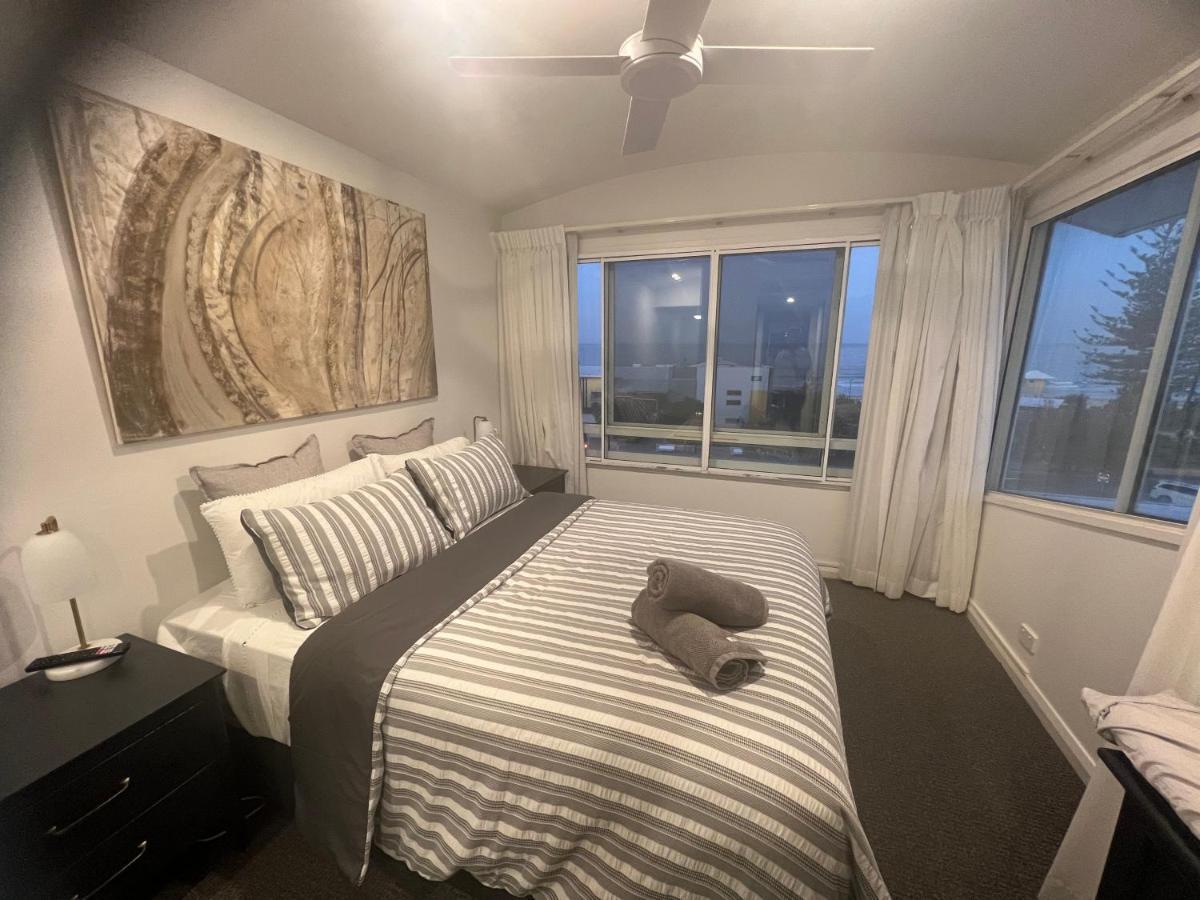 Ocean View - Alexandra Headlands Beachfront Unit Kültér fotó